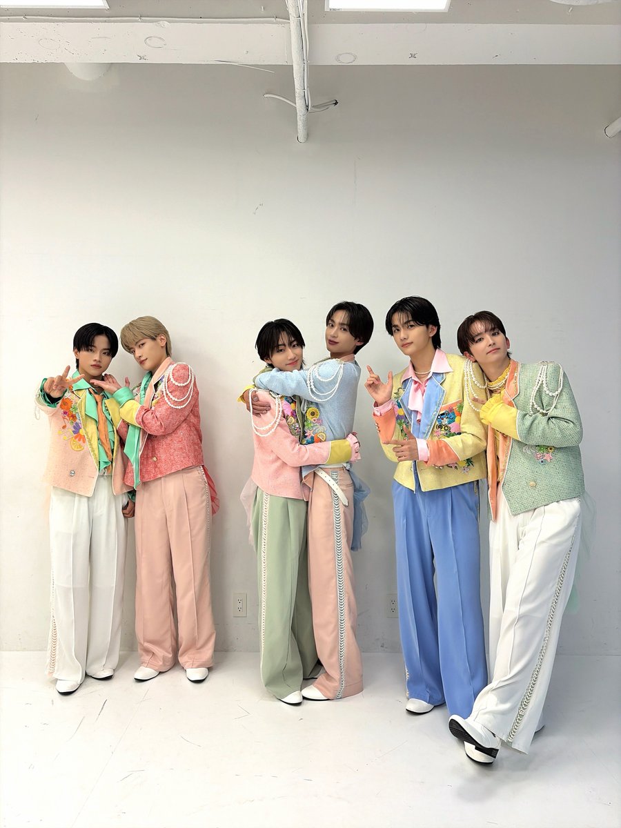 Lienel_official's tweet photo. ✨本日開催✨

メジャーデビューシングル
˗ˏˋ『メロ・コレクション』ˊˎ˗

🗓️7月11日(土)@千葉 幕張メッセ
リリース記念スペシャル特典会
https://t.co/CtDLf4ousx
メンバー全員プレミアムサイン会
https://t.co/xWHCk6aogX

みなさまにお会いできることを
楽しみにしております🎨

#Lienel_メロコレ https://t.co/qjRbLNhQV6