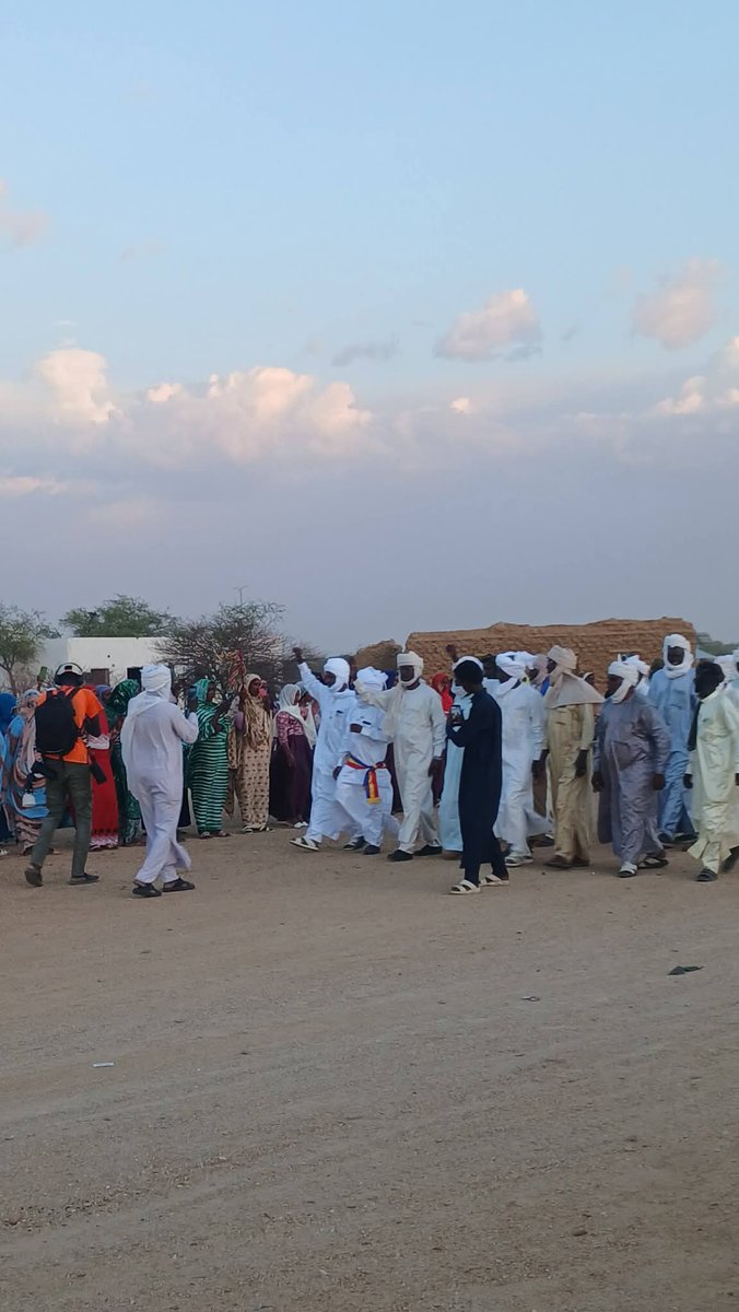 Abakar_1e's tweet photo. 10 chameaux pour soutenir le recensement à Amchalouba  
Une forte délégation est sur place au Borkou pour motiver les agents du #RGPH3. Quand la population et les autorités se mobilisent ensemble, le travail devient facile. Que du positif pour le développement du pays 🇹🇩 #Tchad https://t.co/9ssB202HO7