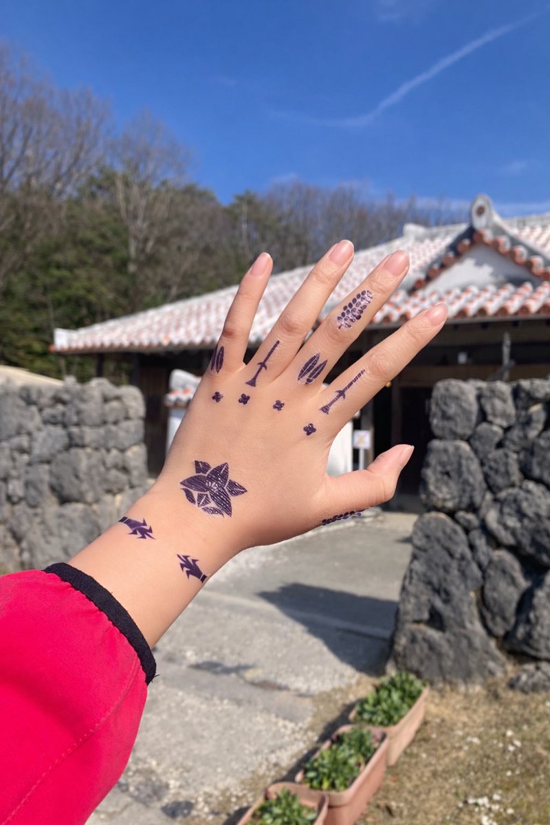 littleworldinfo's tweet photo. 【🚨終了間近📢】
期間限定で開催中の沖縄伝統衣装体験(以下3種)が、明日7月12日をもって終了となります

・沖縄エイサー衣装
・沖縄舞踊衣装
・ハジチタトゥー(数量限定)

まぶしい太陽の下でこそ映える華やかな伝統文化をぜひ体験しませんか？☀️
おトクなサマーチケットも販売中です🌺✨ https://t.co/VU4UIFhz9c