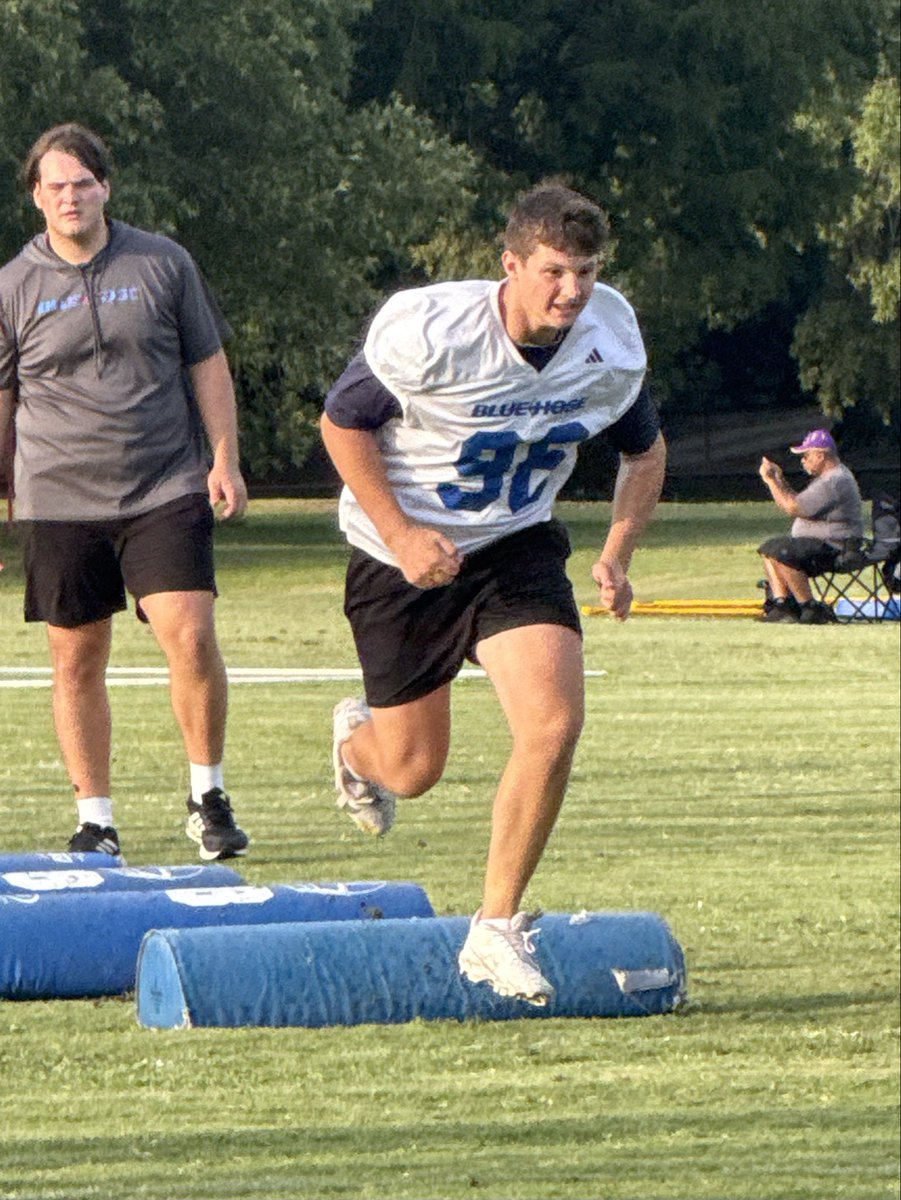HaydenCash39518's tweet photo. Great camp today at Presbyterian College!  It was a pleasure to work with @CoachJuwanMoye .  @Coach_MikeBruno @BlueHoseFB @coachmorrisDHS @Hawkinsjs @OLCoachLanc @coachfarmer71 @DormanFootball https://t.co/18OD2rNMla