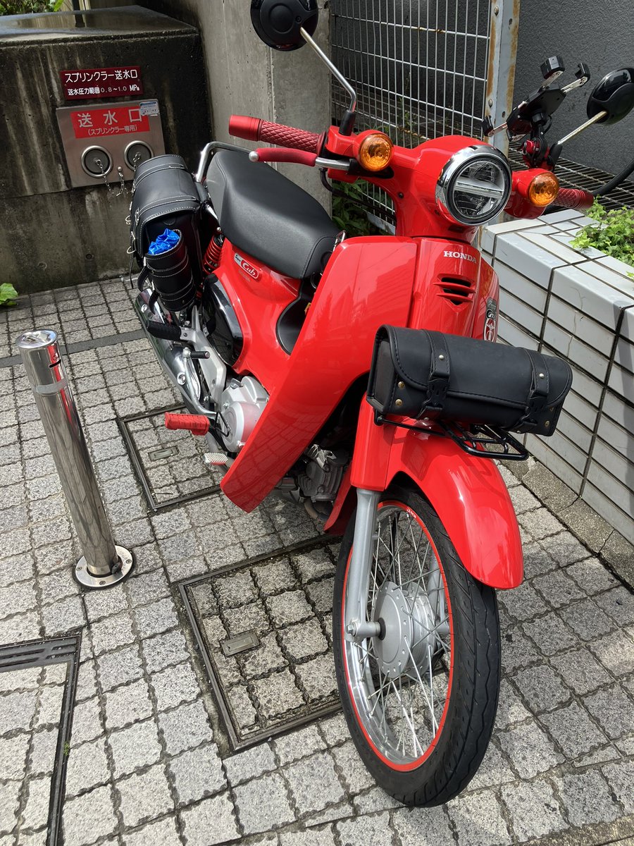 Ulailai's tweet photo. 梅雨の間に
マリーちゃんを少しずつ改造してる

ギターを背負って走るための足回り

長距離でも疲れにくいように手元も少し

そして
見た目だけのリムステッカー

機能も
ロマンも満載

これでまた
どこへでも唄いに行ける

どこにでも会いに行くよ🏴‍☠️

【Next Coming Up】

7/17(金)赤坂カンティーナ🇮🇨 https://t.co/oQZ3BbIp2K