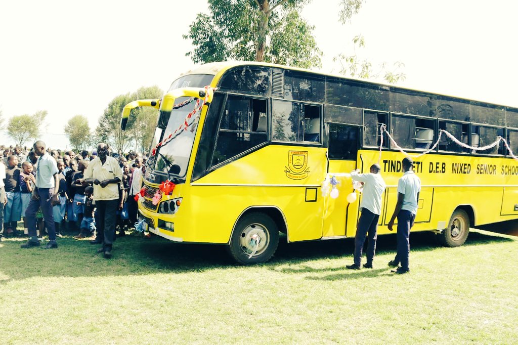 AriagaIsaac's tweet photo. @MoraraKebaso Hon Osero on Thursday delivered a school bus fo Tindereti senior mixed school .Also he launched the twin lab which he constructed. https://t.co/rGCFNAO4zn