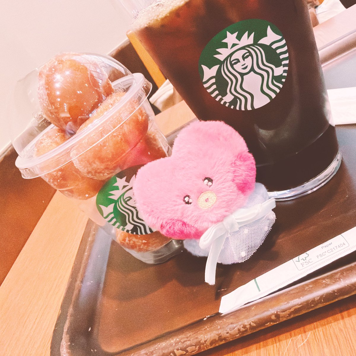 FreaksPanda's tweet photo. #BT21  #starbucks 

朝活しに
ｷﾀ━(ﾟ∀ﾟ)━!
なんか今日のコーヒー酸味強め https://t.co/6WhKmKae5O