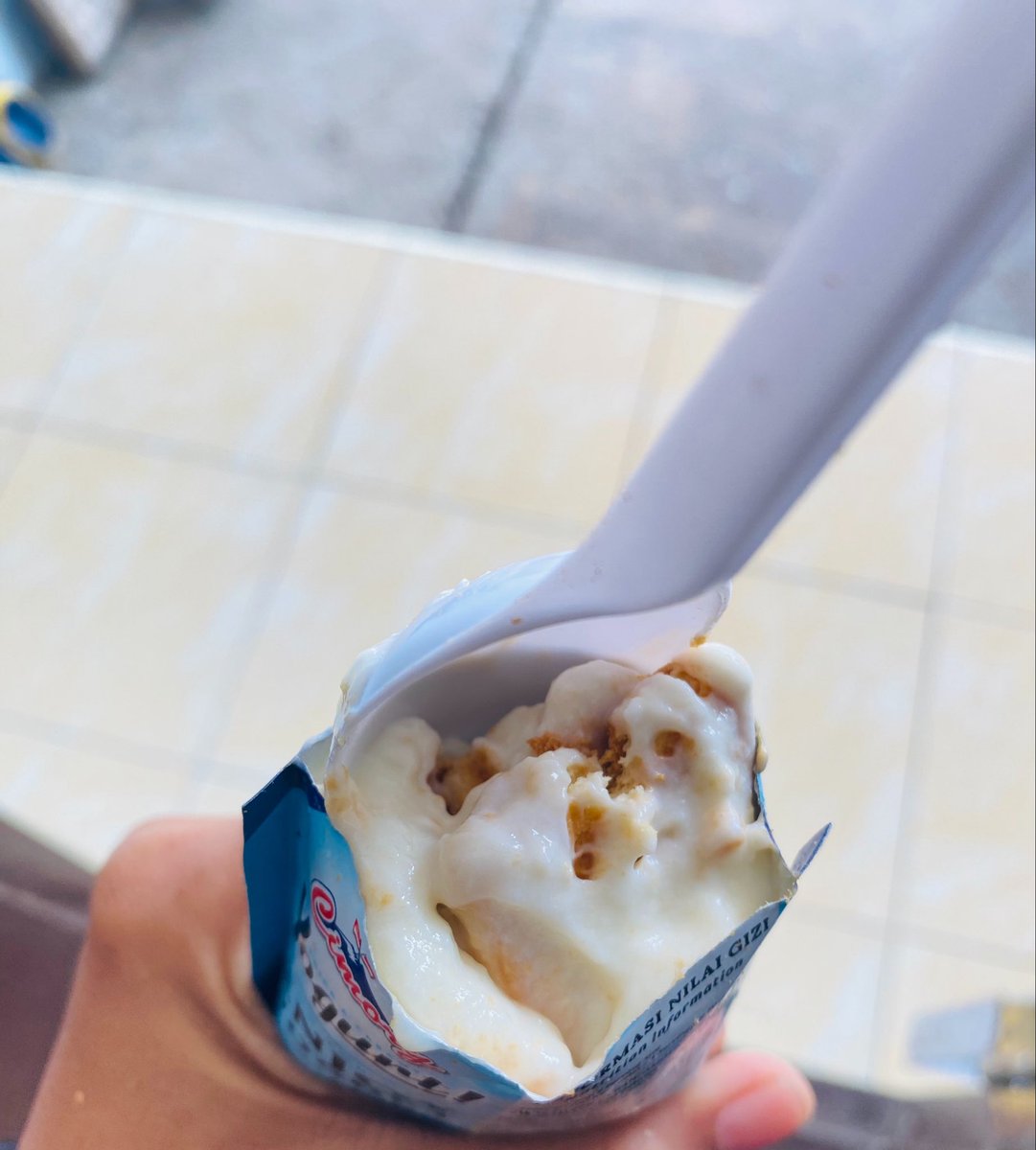 pujaaaa_da's tweet photo. MBAK SEMOGA KAMU MASUK SURGA YANG PUNYA IDE NYAMPUR CIMORY YOGURT x REGAL🫵🏼
Ternyata emang  mirip japanes cheesecake , KAWIN BANGET oyyyyy😭😭 dan emang enak creamyyyy. Rasanya jadi balance banget 🫶🏻🩶💙 https://t.co/rCnobykV1p