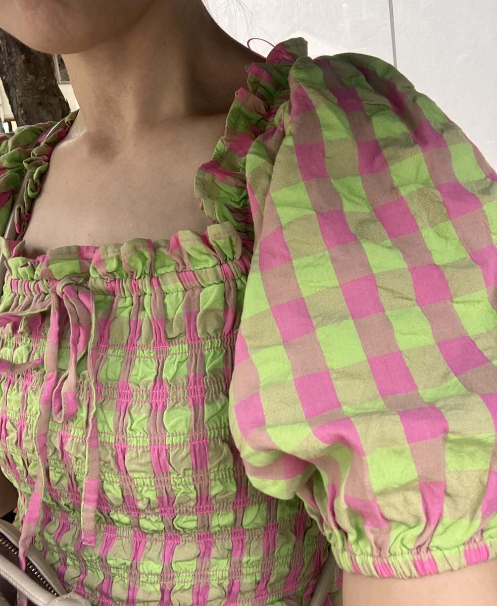 JulyWinona's tweet photo. 冷静になるとなんかすごい服きてるな… https://t.co/v3YweH3HME