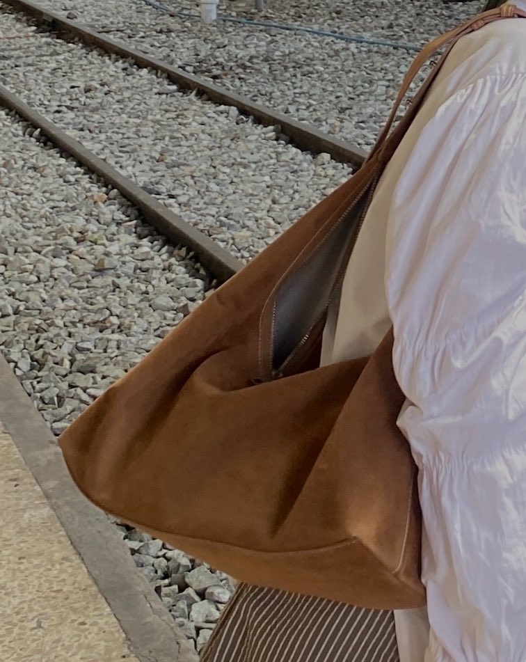 heyour0ck's tweet photo. ส่งต่อ กระเป๋า knack bag รุ่น hobo ไซส์ L สี brown
จาก 1,290 ส่งต่อ 390.- รวมส่งค่ะ (มีถุงผ้าให้)
ตำหนิในเมนชั่นค่ะ
ทักมาขอดูเพิ่มเติมได้นะคะ

 #knackbag #ส่งต่อกระเป๋า #ส่งต่อกระเป๋ามือสอง #กระเป๋ามือสอง #ส่งต่อknackbag #ส่งต่อเสื้อผ้า https://t.co/wrzHZ1VNyP