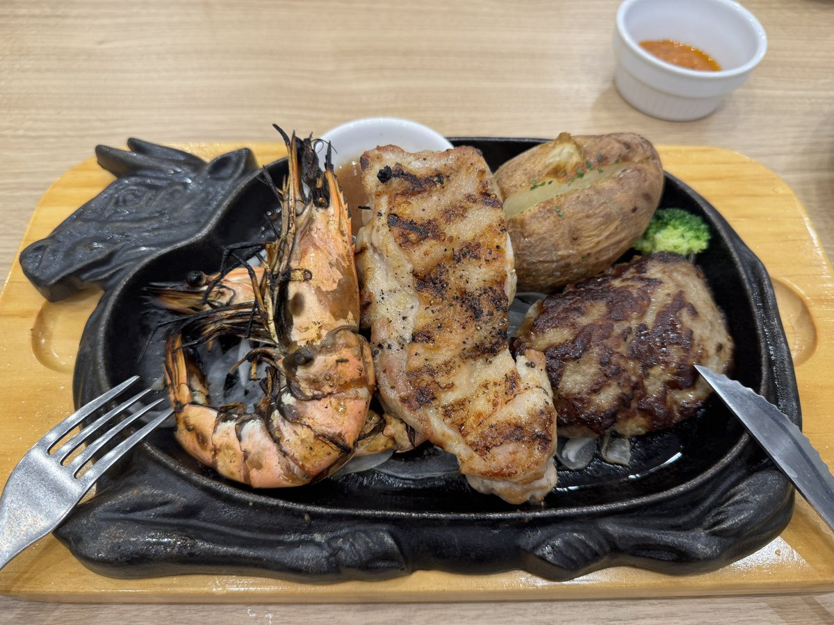 4dluffb9's tweet photo. 髪もさっぱりして肉を食らう https://t.co/dqoWJQY9P3