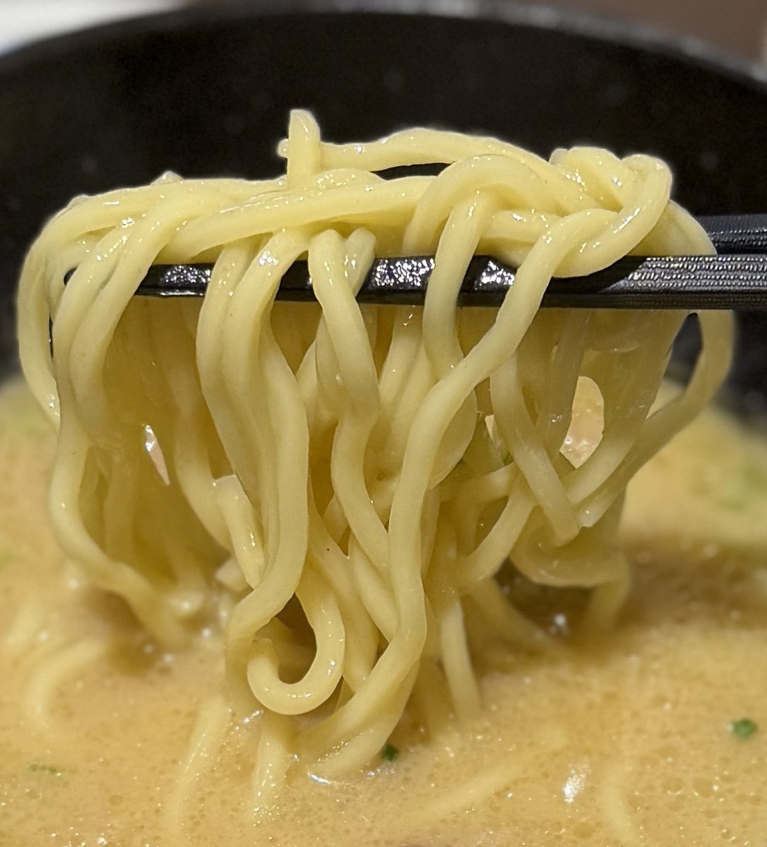 katame20's tweet photo. 2026/07/11
リンガーハット@イオンもりの里
つけ麺_鶏白湯、麺1.5倍

スーツ買いにきて裾直しの時間調整で。
つけ麺面白そうってことで初食。
具の香ばしい鶏は良き。
スープはこってりで悪くない。
チャンポンの麺も美味い。
これは意外な伏兵だった😅 https://t.co/bRHVORAFAw