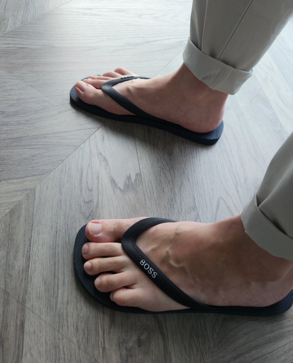 Auxin06904435's tweet photo. A few drinks and I'm in my flip flops to drink again. :) Had these Boss flip flops for a while but haven't really worn them. Drinks &amp; in flip flops on a cold Melbourne day. Looks ok?   #feet #asianmalefeet #malefeet #toes #flipflops #drunk #boss #boseflipflops #maletoes #thongs https://t.co/yVKtijWOaL