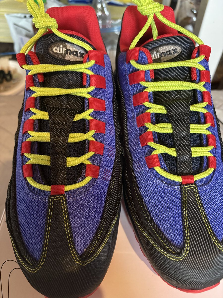 lindrakatt's tweet photo. NIKEで自分モデルのエアマックス95のスニーカー作ったよー‼️ ちゃんと後ろには２足合わせるとlindraってなります‼️もう一足作ったのでそれも待ち遠しい‼️ https://t.co/2l0SFrGbz9