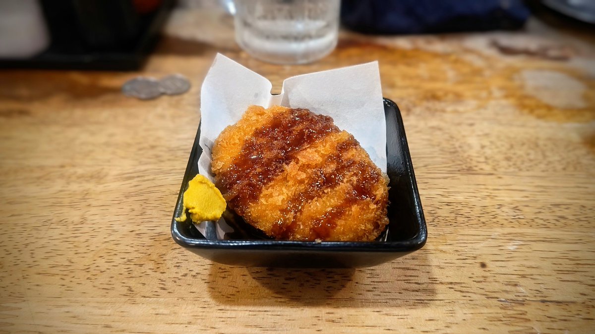 hidecchi99's tweet photo. 🍪 コロッケ 🐷 豚バラにんにく 2本
🎋 ちくわ天

接客がなぁ〜。

詳細はInstagram
https://t.co/LRPRQS1ouk…

#上野グルメ #上野居酒屋 #飲み屋
#立ち飲み #立ち呑み #立飲みたきおか
#たきおか #串焼き #やきとん #焼きとん
#コロッケ #豚バラ串 #ちくわの磯辺揚げ https://t.co/qenMPMQB3t