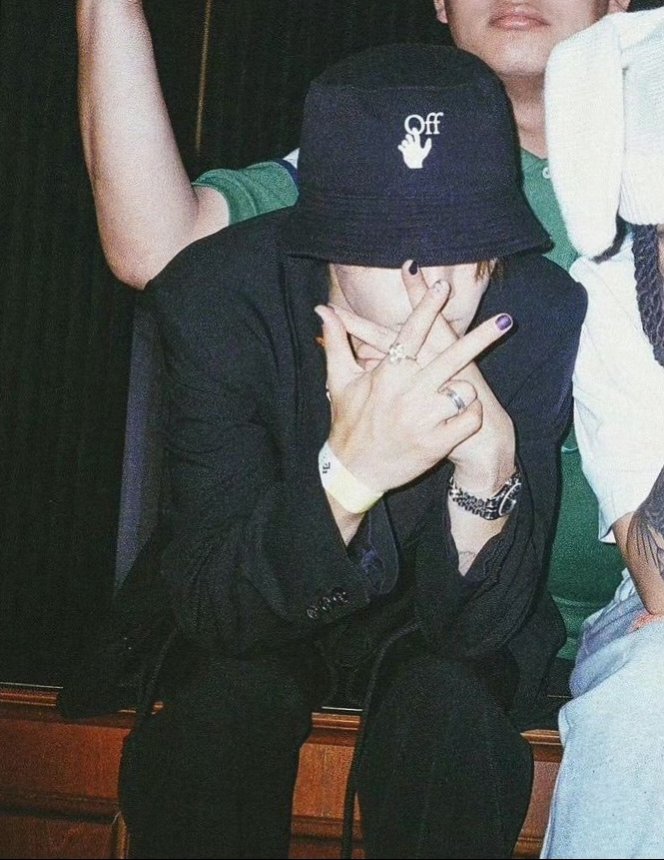 miloxmark1's tweet photo. Mark Tuan this photo is so mysterious and so goddamn alluring 🫠

#MarkTuan @marktuan @DNAmngmnt https://t.co/9VJynauOB4