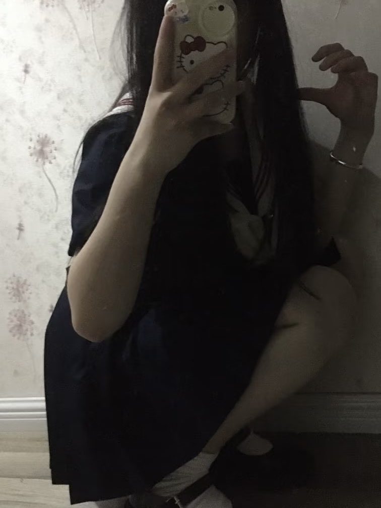 KMxiaonini's tweet photo. 以前以为照骗就是ps修图高p，现在看了妙王的视频领悟了，找好角度可以骗人，用好光线可以骗人。男娘都去学习一下吧，别他妈的穿个丝袜腿毛都不挂刮就拍了……还要假装自己是男娘来骗门槛卷B价。现在直男思维来想一下，哪有服务和价格不成正比的。还有的小药娘也是过度自信了吃药gay而已 https://t.co/SCwwhlV6zx