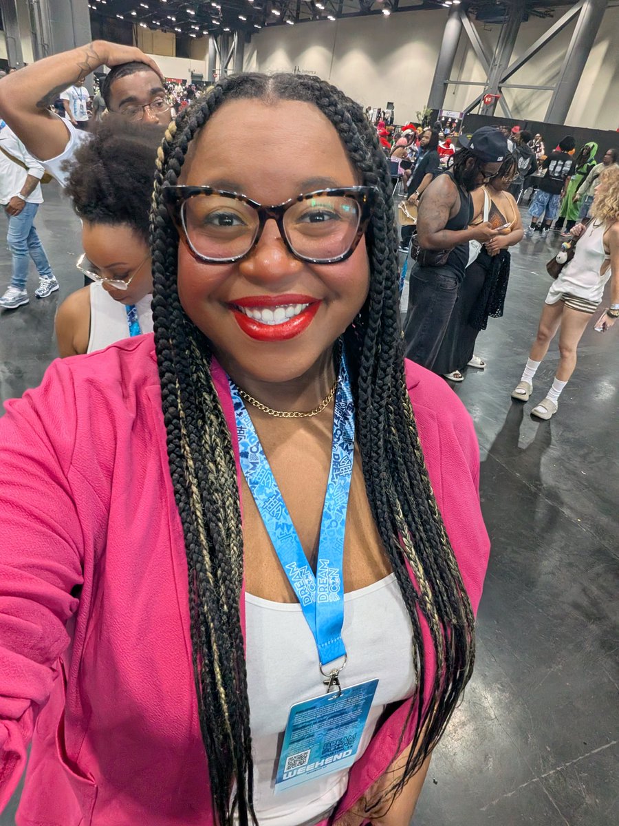 TheJasmineRT's tweet photo. Day 1 of my very first #DreamCon was phenomenal! What a phenomenal space for creators, storytellers, and #BlackJoy!!! 
#Cosplay
@dreamconvention https://t.co/5bqfpxiWkD