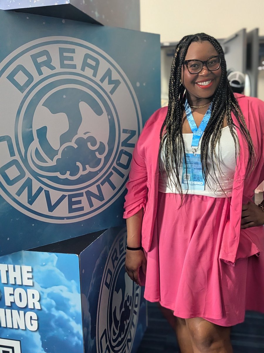 TheJasmineRT's tweet photo. Day 1 of my very first #DreamCon was phenomenal! What a phenomenal space for creators, storytellers, and #BlackJoy!!! 
#Cosplay
@dreamconvention https://t.co/5bqfpxiWkD