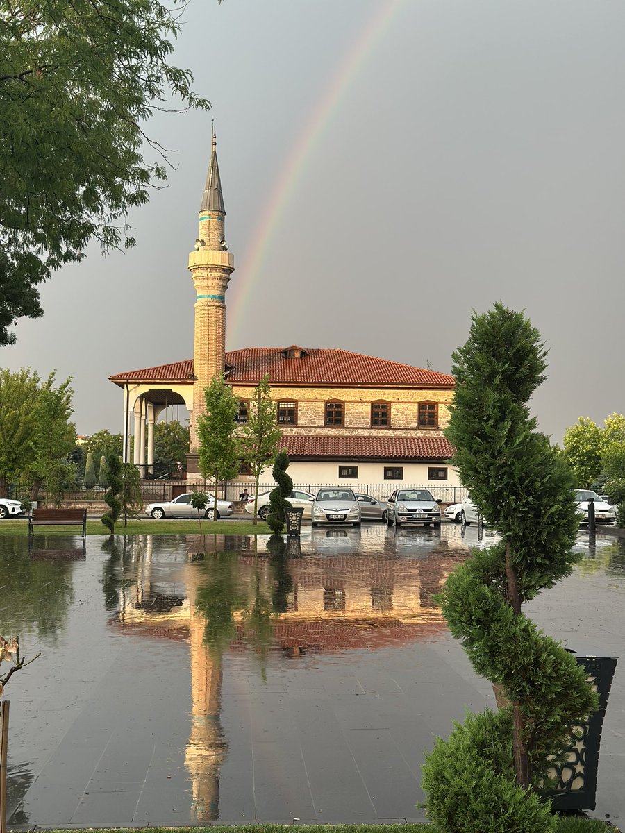 berdushbebe's tweet photo. Yeni güne “BİSMİLLAH.” 
Hayatı bahşedene, 
umutları yeşertene, 
AŞKI verene, 
kainatın zerratı adedince şükürler olsun. https://t.co/KHjMT2Qk9d