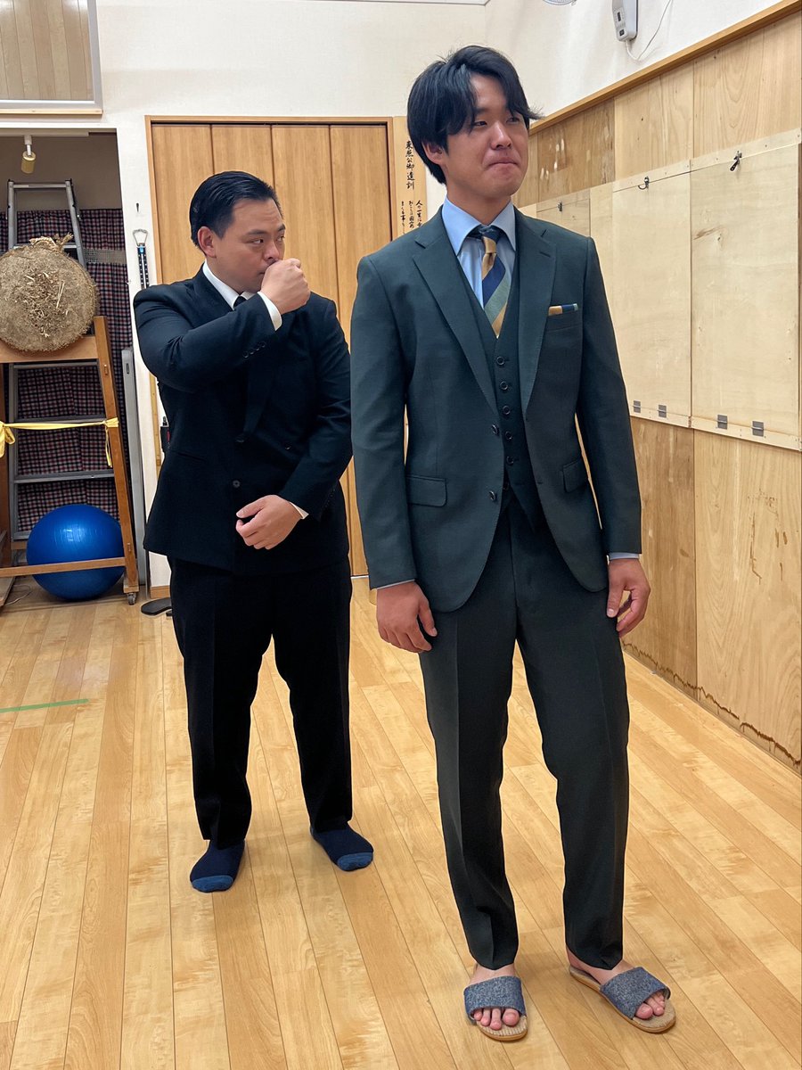 MrFudo_910's tweet photo. スーツを買った

私SPになりました
(ダブルのSPはいないと思う)

#銀座山形屋
#フルオーダースーツ https://t.co/46hVB6X7Yp