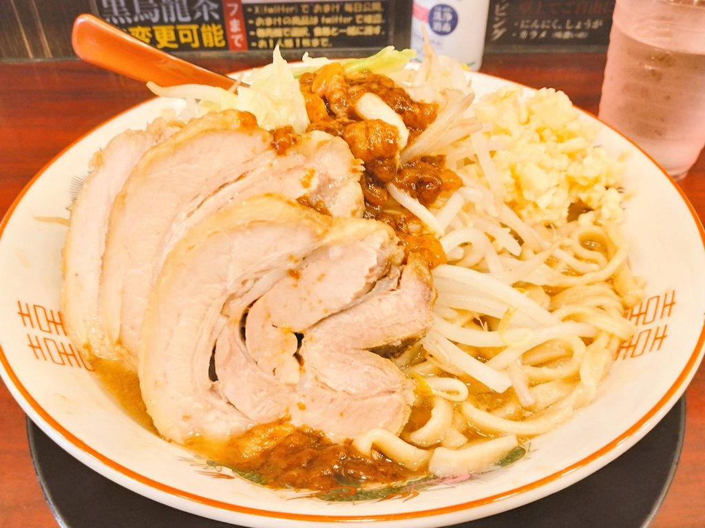 vstrom650xt2019's tweet photo. 朝からテント干したり疲れたので、ガッツリと。ラーメン小+豚1枚、アブラマシ。
脂を補給したし午後からチェーン注油するか。暑いけど。
#ぶっ豚 https://t.co/JXuytKlMqy