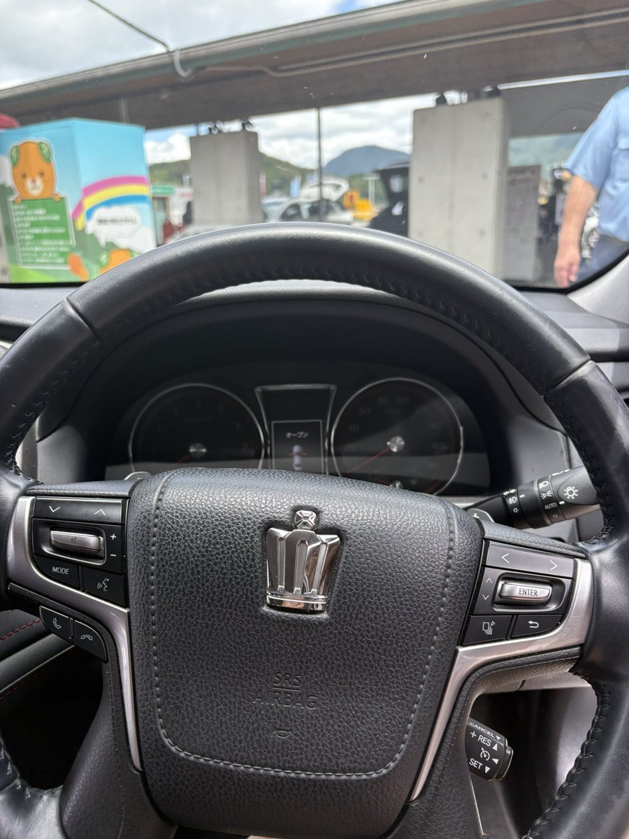 sawayan0's tweet photo. パトカーに乗るなどしてる https://t.co/XqnCMz3RUx