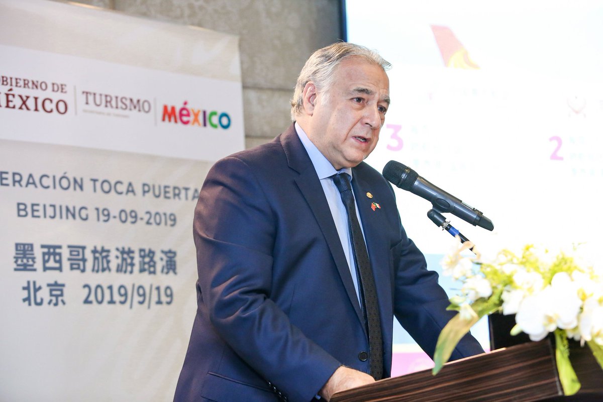 NexosTuristicos's tweet photo. JUEZ CONDENA AL DELEGADO MAURICIO TABE Y A DOS DIRIGENTES DEL PAN POR DAÑO MORAL CONTRA MIGUEL TORRUCO MARQUÉS, SECRETARIO DE TURISMO FEDERAL 2018-2024

Un Juzgado de la Ciudad de México dictó sentencia a favor de Miguel Torruco Marqués y condenó a Mauricio Tabe Echartea, alcalde de Miguel Hidalgo; a Santiago Torreblanca Engell, coordinador general jurídico del Partido Acción Nacional; y a María Elena Pérez-Jaén Zermeño, diputada suplente, (PAN) por el daño moral ocasionado por las manifestaciones falsas que difundieron durante el proceso electoral de 2024 sobre su declaración patrimonial. 

La sentencia del Juzgado Vigésimo Cuarto de lo Civil del Tribunal Superior de Justicia de la Ciudad de México concluyó que dichas manifestaciones lesionaron el honor, la reputación y la imagen pública de Miguel Torruco Marqués. Asimismo, condenó a los demandados al pago de una indemnización y ordenó la publicación de la parte conducente de la sentencia en los mismos espacios donde originalmente se difundieron las declaraciones falsas, como medida de reparación. 

¿Qué resolvió el juez? El juzgado concluyó que fue falso afirmar que Miguel Torruco Marqués omitió declarar un inmueble en su declaración patrimonial. 

Durante el juicio quedó acreditado que presentó, en tiempo y forma, tanto su declaración inicial como la de conclusión del cargo, y que el inmueble ubicado en San Antonio, Texas, sí fue incorporado a sus declaraciones patrimoniales conforme a la ley.

Por ello, la autoridad judicial determinó que las expresiones de los demandados no constituyeron una crítica política legítima, sino manifestaciones falsas que causaron un daño moral al afectar su honor, reputación e imagen pública. 

¿Qué ordenó el juez? Como parte de la sentencia, Mauricio Tabe, Santiago Torreblanca y María Elena Pérez-Jaén fueron condenados a: 

* Pagar una indemnización por daño moral por 41,058.50 pesos, en los términos establecidos por la sentencia. 
* Publicar la parte conducente de la resolución en las mismas cuentas de la red social X desde las cuales difundieron las manifestaciones falsas. 
* Publicar la sentencia en los medios de comunicación donde dichas declaraciones fueron reproducidas, entre ellos Milenio, MVS Noticias y La Prensa, con la misma relevancia y número de ocasiones. 
* Publicar la resolución en el periódico de más amplia circulación en la Ciudad de México como medida de reparación integral del daño. 

Un mensaje para la vida pública:

La sentencia reafirma que la libertad de expresión y el derecho a la información son pilares de una sociedad democrática, pero también establece que su ejercicio encuentra límites cuando se difunden manifestaciones falsas que afectan el honor y la reputación de las personas. 

El juzgado consideró además que, por tratarse de servidores públicos y actores políticos, los demandados tenían un deber reforzado de verificar la veracidad de la información antes de hacerla pública. 

Al conocer la resolución, Miguel Torruco Marqués expresó: “Desde el primer día sostuve que las acusaciones eran falsas. Hoy una autoridad judicial me da la razón y confirma que la verdad estaba de nuestro lado. Esta sentencia reivindica mi honor y prestigio profesional de 55 años al servicio del turismo de México y envía un mensaje claro: en una democracia la crítica política siempre es legítima, pero la difusión de manifestaciones falsas tiene consecuencias legales".

Miguel Torruco Marqués reiteró su respeto a la libertad de expresión, al escrutinio público y al debate democrático, y señaló que continuará defendiendo su nombre y su honor por las vías institucionales, con pleno respeto al Estado de derecho y a las resoluciones de los tribunales y a los medios de impugnación que, en su caso, correspondan conforme al marco jurídico aplicable, concluyó. 

@TorrucoTurismo @mauriciotabe @GOAN_MX @AccionNacional @AlcaldiaMHmx