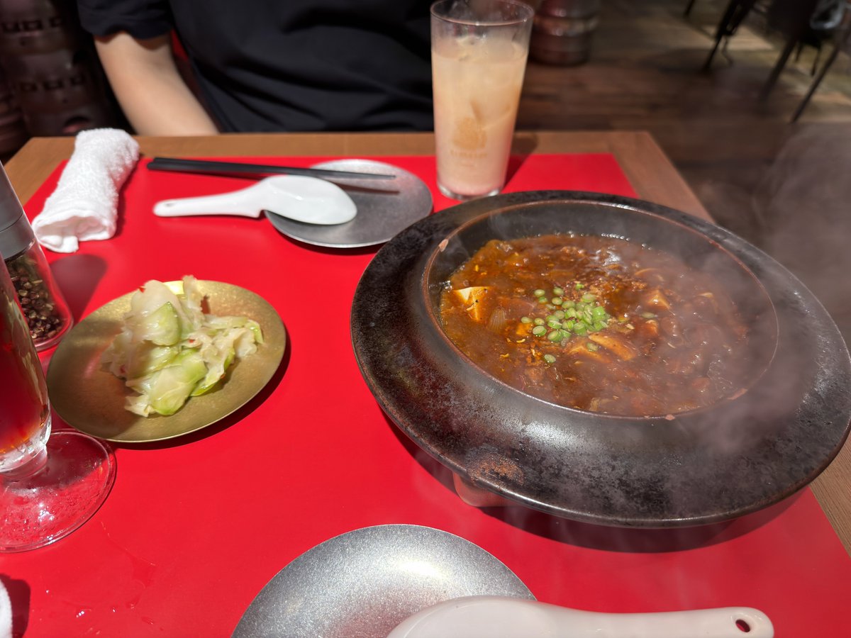 kodo_nano's tweet photo. ヨッピーさんが老害チャンネルで仰ってた5歳さんの株式会社マーボードウフ行って麻婆豆腐食べて来ました。
美味しすぎワロタ
5歳さんと最高ラジオの話ができて嬉しかったです😭
老害チャンネル観てきました！って言ったらちょっとビビられてしまいました照 https://t.co/mDr6C0YFZo