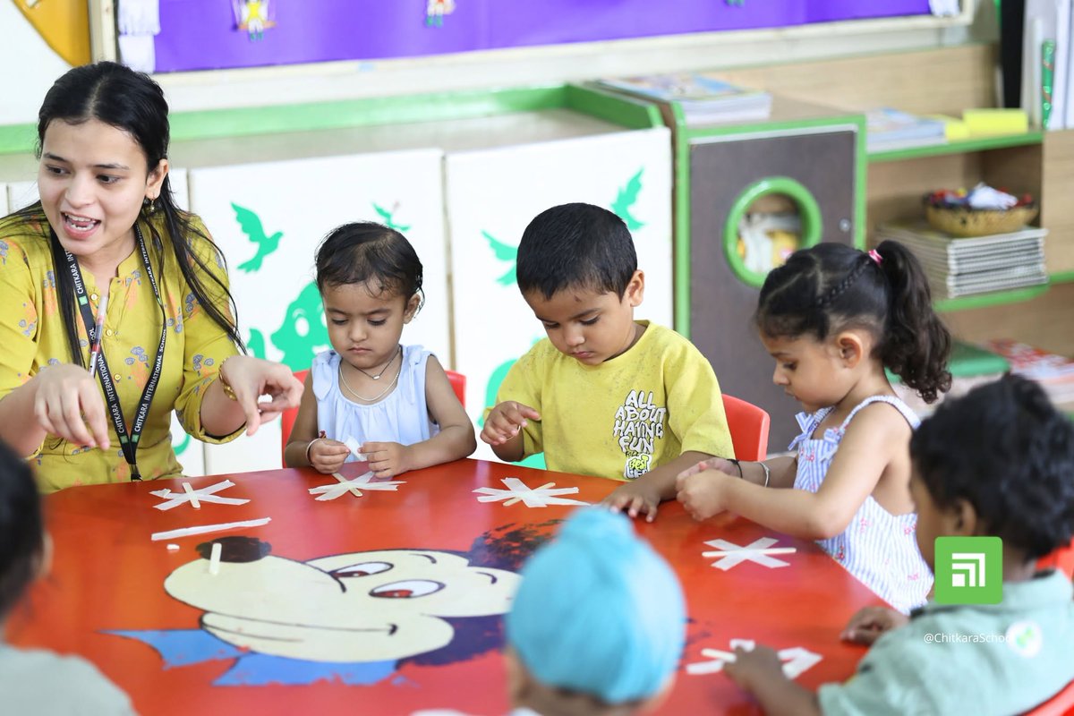 chitkara_school's tweet photo. Curious learners of Chicklets at Chitkara International School rescue, explore, and strengthen fine motor skills through the engaging "Rescue the Popsicle" activity

#CIS #Kids #kindergarten #activity #learning #motorskills #rescuethepopsicle https://t.co/0BmvFLOkpf