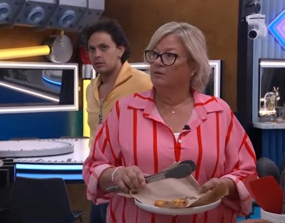 maximusmom13's tweet photo. Taylor said she’s going to bed early tonight! 😭 #BB28 https://t.co/7hEpWOWe90
