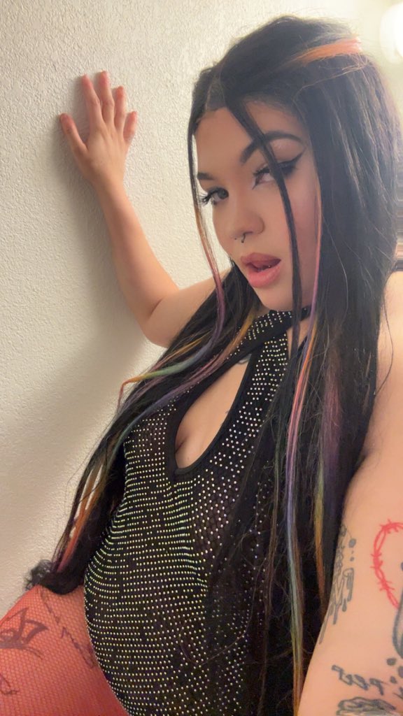 GothGoddess699's tweet photo. Miss me ?

Goddess domme foot boy findom alt https://t.co/LlLFSiLBJm