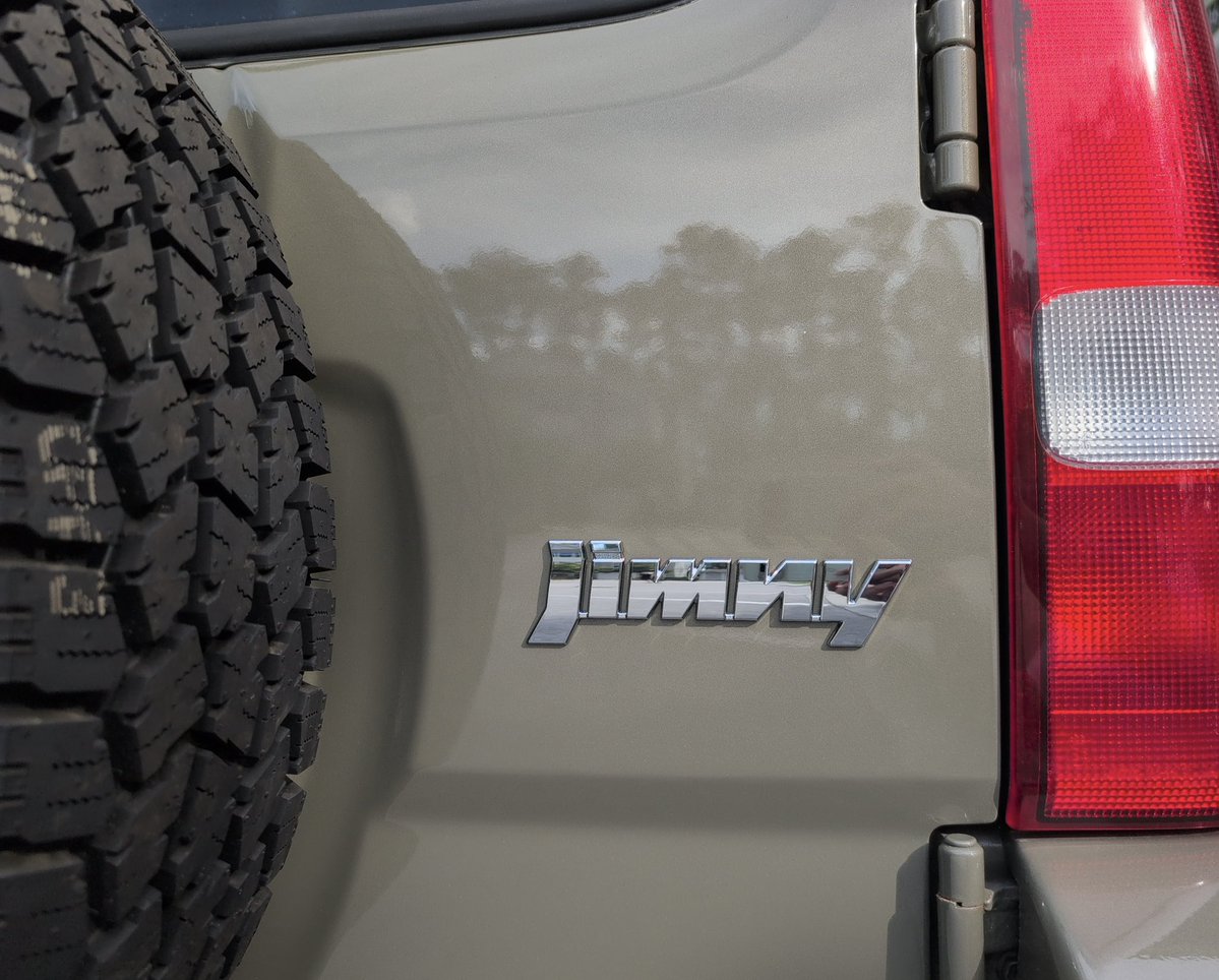 ChuckFinley222's tweet photo. I finally got the emblem for the Jimny! https://t.co/ZrncrinXvr