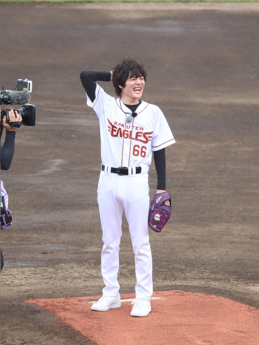 shima3_trgehana's tweet photo. 2026.07.11
楽天イーグルス奇跡の一本松球場
セレモニアルピッチ 室龍太さん https://t.co/dNYxlfYIoK