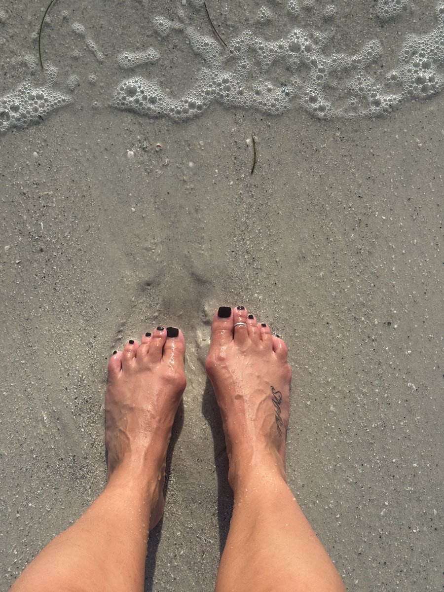 gothbratx's tweet photo. stepped on so much seaweed 😝 https://t.co/TT48x5sbbY