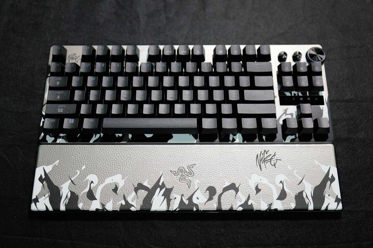 RAZER STORE】 🐍FEEL THE FIRE🐍 『HUNTSMAN V3 PRO TKL 8KHZ - NIKO