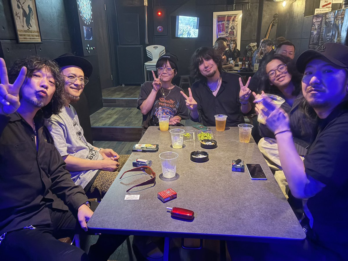 DrLINDADr's tweet photo. チバユウスケ生誕祭
ミッシェルなどのカバー
会場満員そりゃ盛り上がるよね〜
たくさんのお越しありがとでした♡

setlist
1.プラズマダイブ　
2.DISKO                  
3.G.W.D                   
4.リリィ　　　　  

タツヤとの相性は凄くよく刺激的で楽しかった
狭めのステージでわちゃわちゃ笑 https://t.co/QNAVRoH2wL