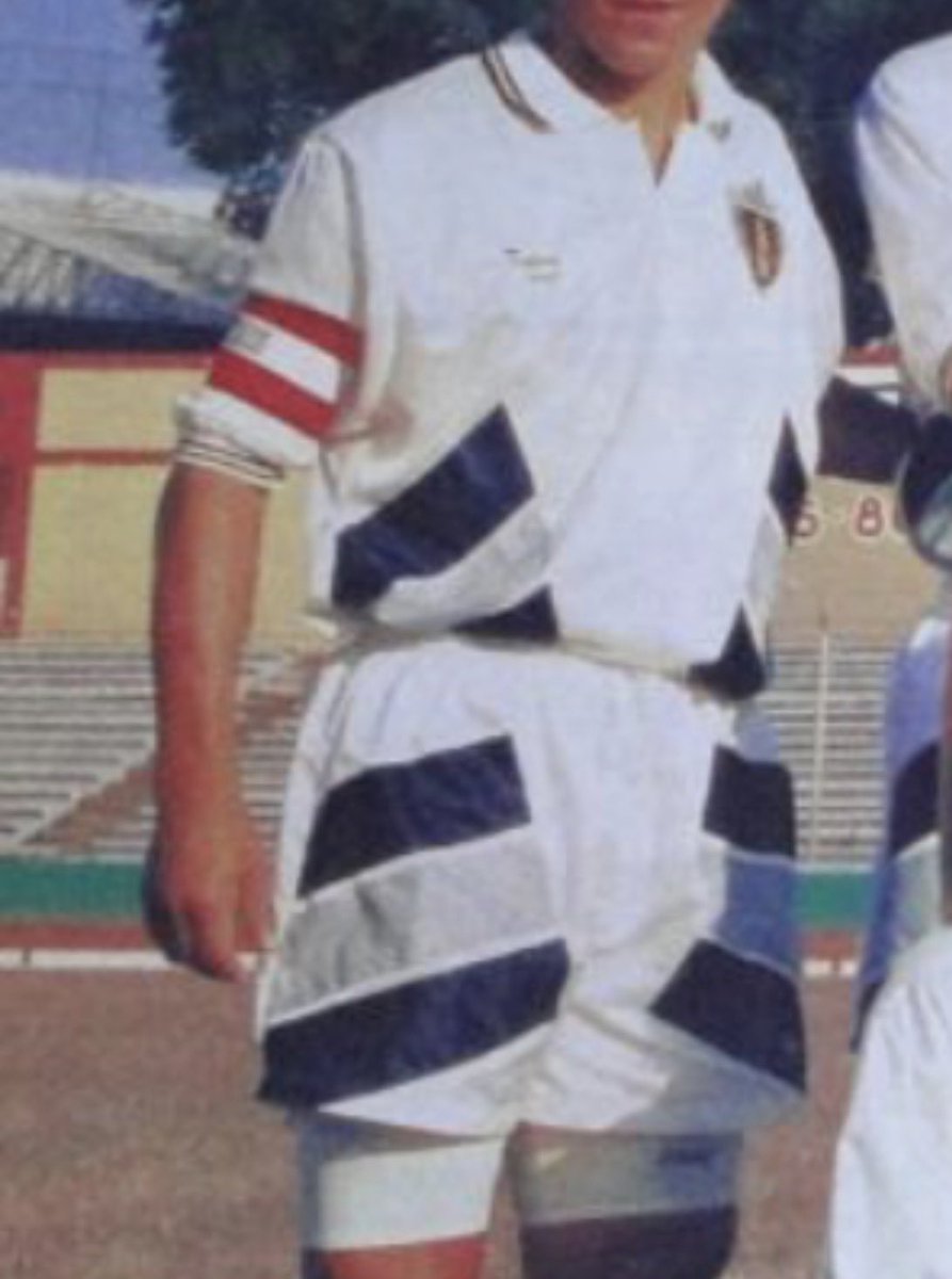 aleexis517's tweet photo. @adalbertheau @Tuzos @SkechersMexico @carlos_armenta_ Que ya se usó anteriormente, no quita que sea algo retro usado por el club. 🤷🏻‍♂️ https://t.co/TPmbToVV6x