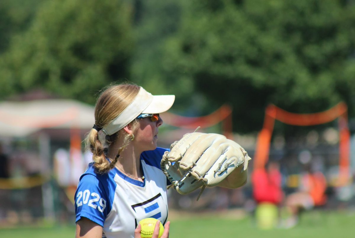 leahoberholtzer's tweet photo. I enjoyed getting some work in this week at the Connect Chicago Camp! I’m so lucky to have gotten to work with coaches from these great programs, @AlabamaSB, @TexasSoftball, @clemsonsoftball, @Vol_Softball, @KUSoftball, and @UCLASoftball. https://t.co/aTBaOQ6HWE