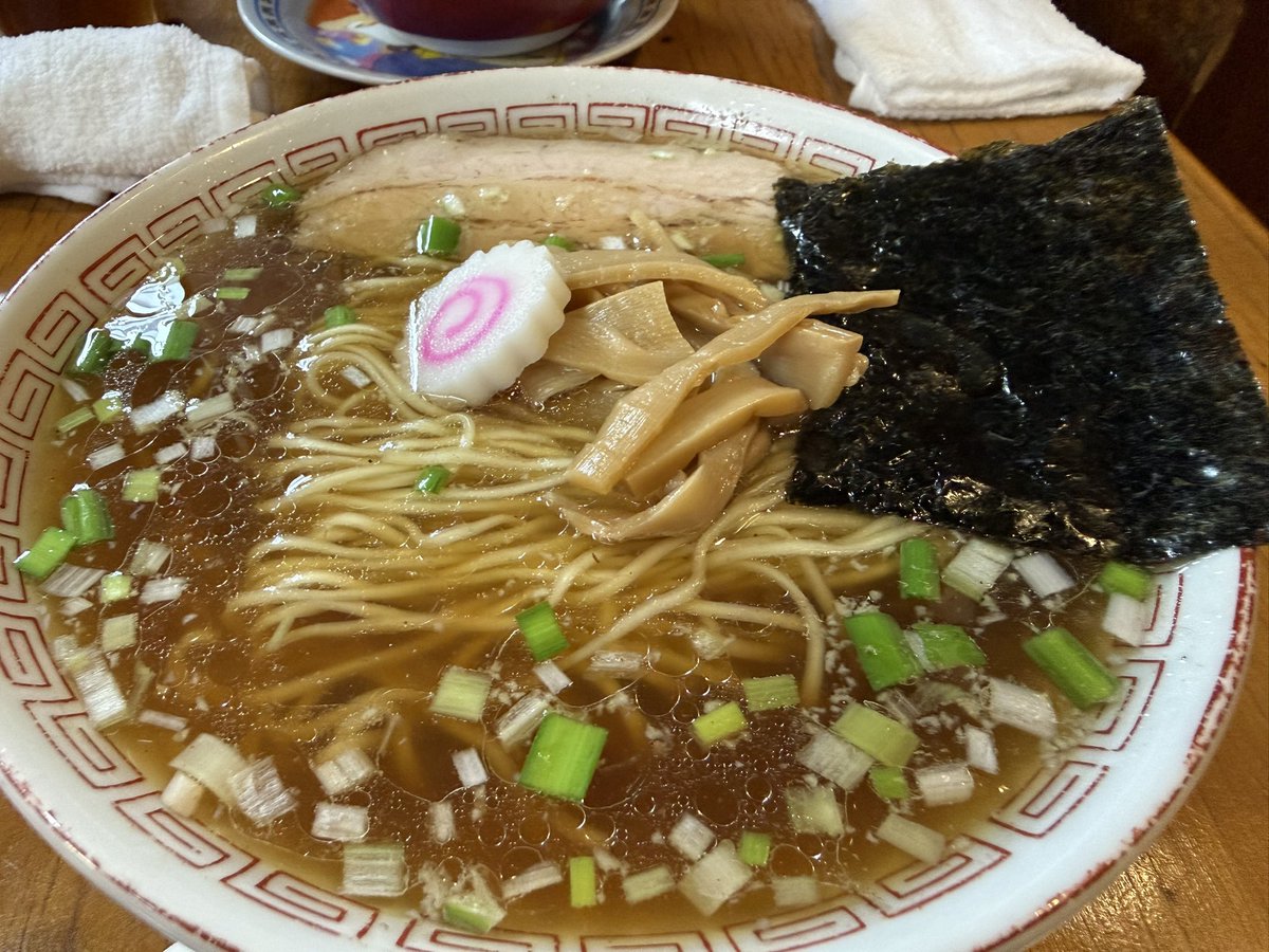tanatana_JNA's tweet photo. 【スロ影ラーメン日記🍜🦜】

▪️麺酒処 ふくろう
・にんにく鶏ガラ中華そば

なんとも美味しいスープでした...

特に麺が美味い！
細めストレートで、しなやかかつコシが感じられる絶妙な茹で加減...

はまぐりラーメンが人気っぽいですが、こちらも是非ご賞味あれ🦜 https://t.co/vtM8HqI2Fb