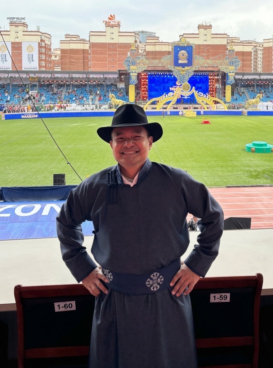 USAmbMongolia's tweet photo. Монгол түмний хийморь өөдөө,
Төр түвшин, түмэн олон амгалан,
Айл бүхэн аз жаргал, элбэг дэлбэгээр дүүрэн

Сайхан наадаарай! 🇲🇳

Wishing Mongolia and its people peace, prosperity, happiness, and a joyful celebration of the National Naadam Festival.

Happy Naadam! 🇲🇳 https://t.co/SHmuSnaub4