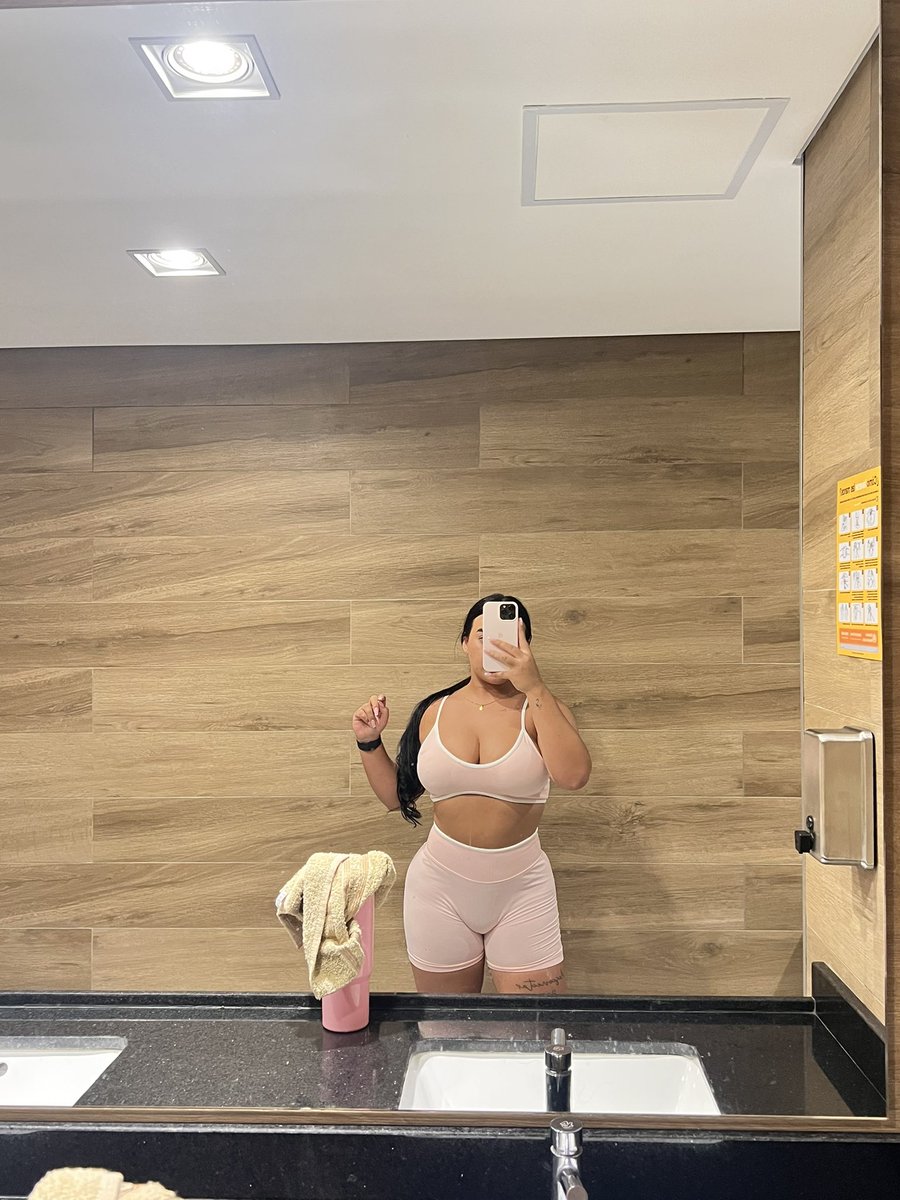 KarleyPortillo's tweet photo. Vamos al gym ? https://t.co/Gq2apA1y68
