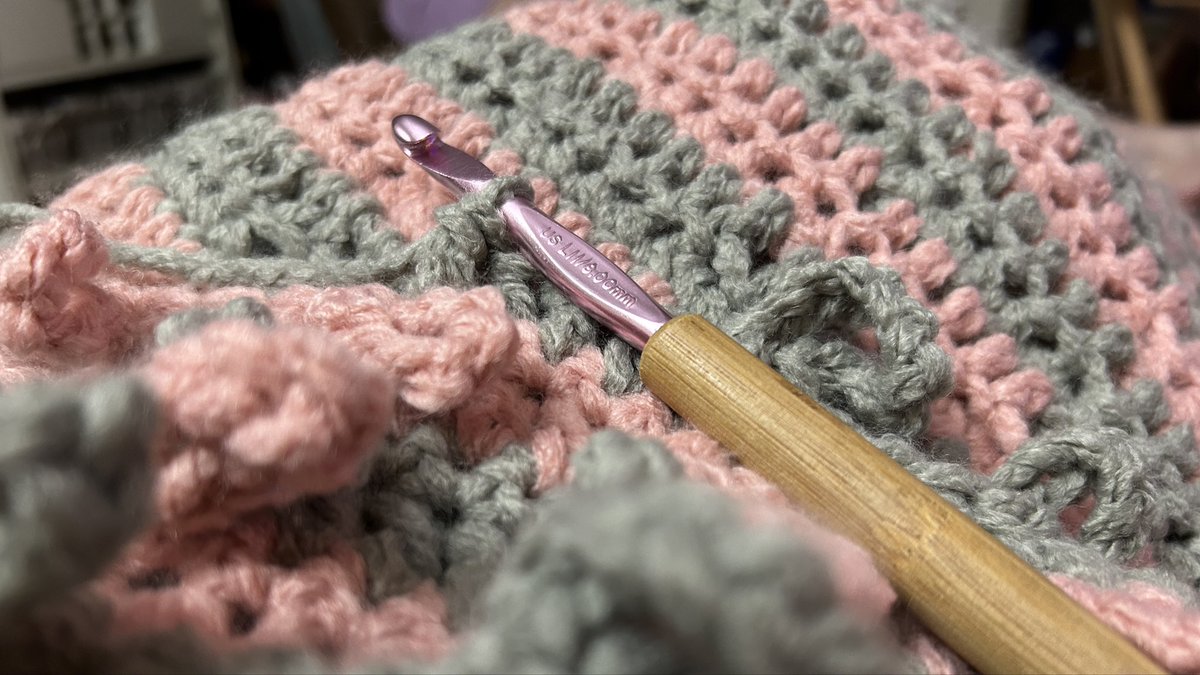 uncreative's tweet photo. Working on the Rosy Drizzle afghan while somewhat watching the @Dodgers play the @Dbacks, tied at 2, top of the 3rd… #LetsGoDbacks https://t.co/58nBfAteZX