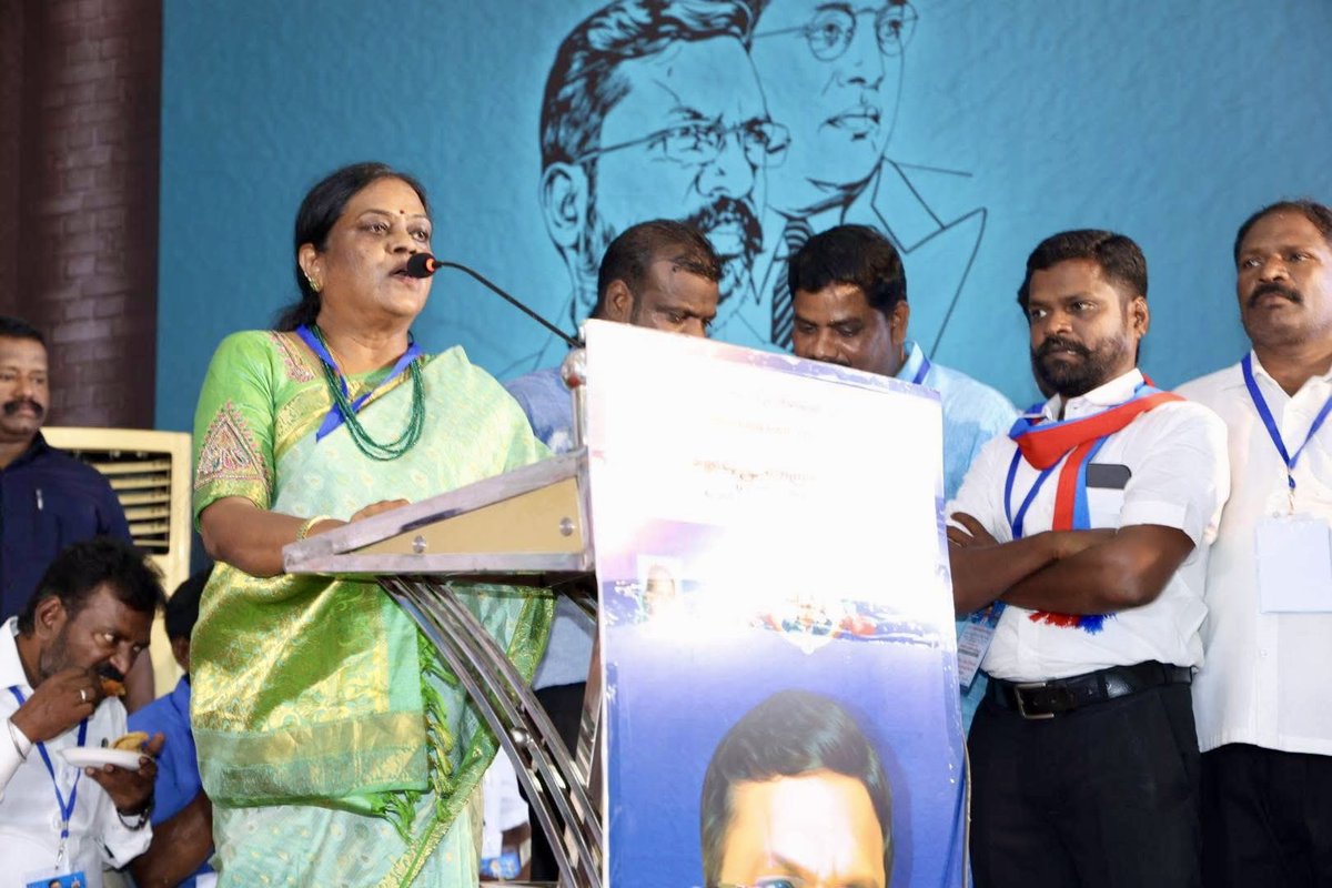 EzhilCaroline's tweet photo. 10.07.2026

தமிழ்த் தேசிய எழுச்சி மாநாட்டை வரலாற்று முக்கியத்துவம் மிக்க மக்கள் அரசியல் எழுச்சியாக மாற்றிடும் நோக்கில், இன்று காஞ்சிபுரத்தில் நடைபெற்ற மண்டல செயற்குழுக் கூட்டத்தில் பங்கேற்றேன்.இக்கூட்டத்தில் தலைவர் எழுச்சித் தமிழர் அவர்கள் தலைமையேற்று, தமிழ்த் தேசிய அரசியல், சமூகநீதி, சனநாயக உரிமைகள் மற்றும் ஒடுக்கப்பட்ட மக்களின் விடுதலை அரசியலை மேலும் வலுப்படுத்தும் வகையில் சிறப்பான வழிகாட்டுதல்களை வழங்கினார்.

ஆகத்து 17 தமிழ்த் தேசிய எழுச்சி மாநாட்டை     வரலாறு படைக்கும் வெற்றி மாநாடாக மாற்றிட உறுதியுடன் களமிறங்குகிறோம்.

#vck #vckitwing #ezhilcaroline #tholthirumavalavan #tnpolitics