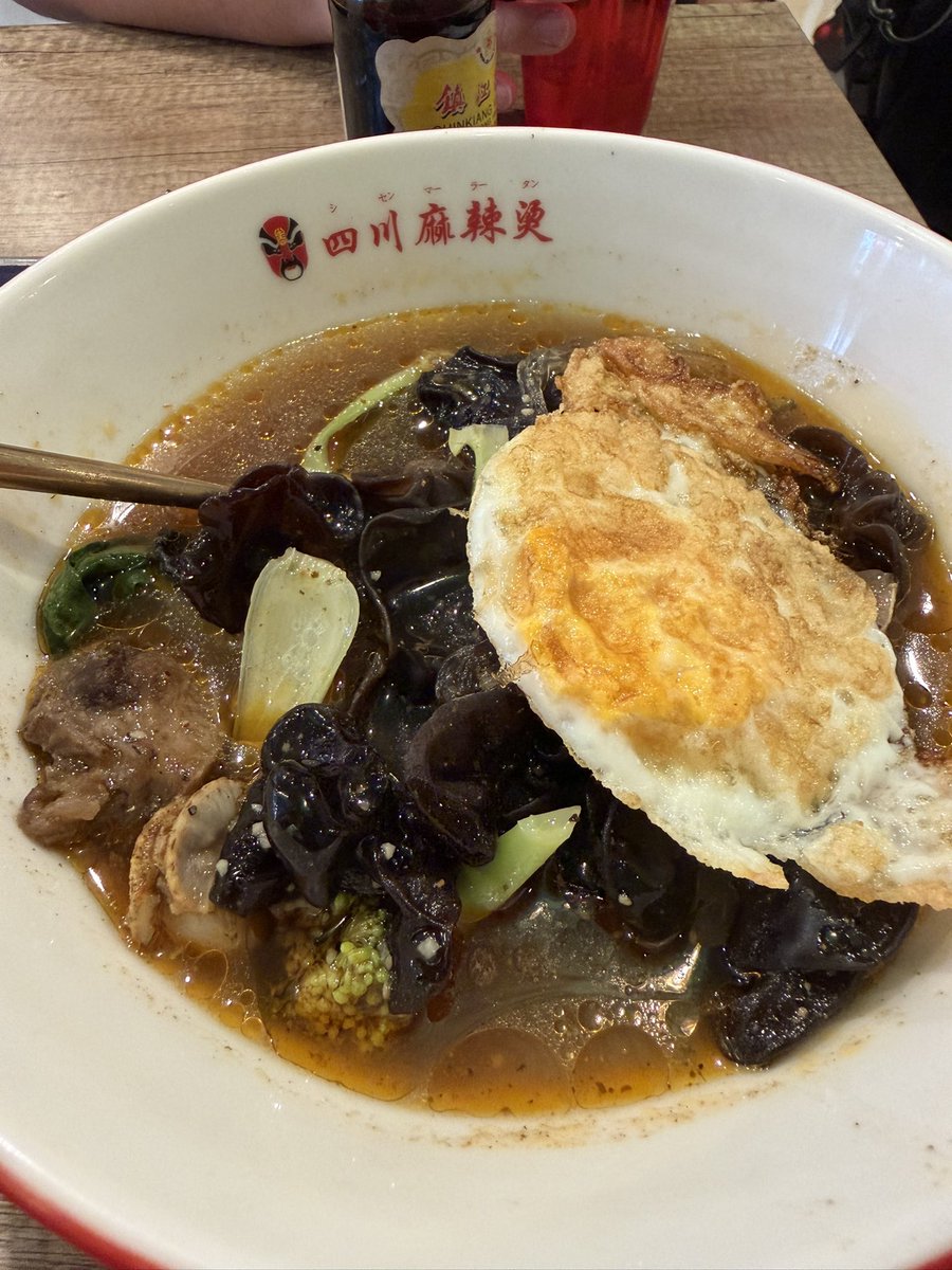 Taro___xx's tweet photo. 辛いのでミルクティー中和 https://t.co/IxDwKRNDKC