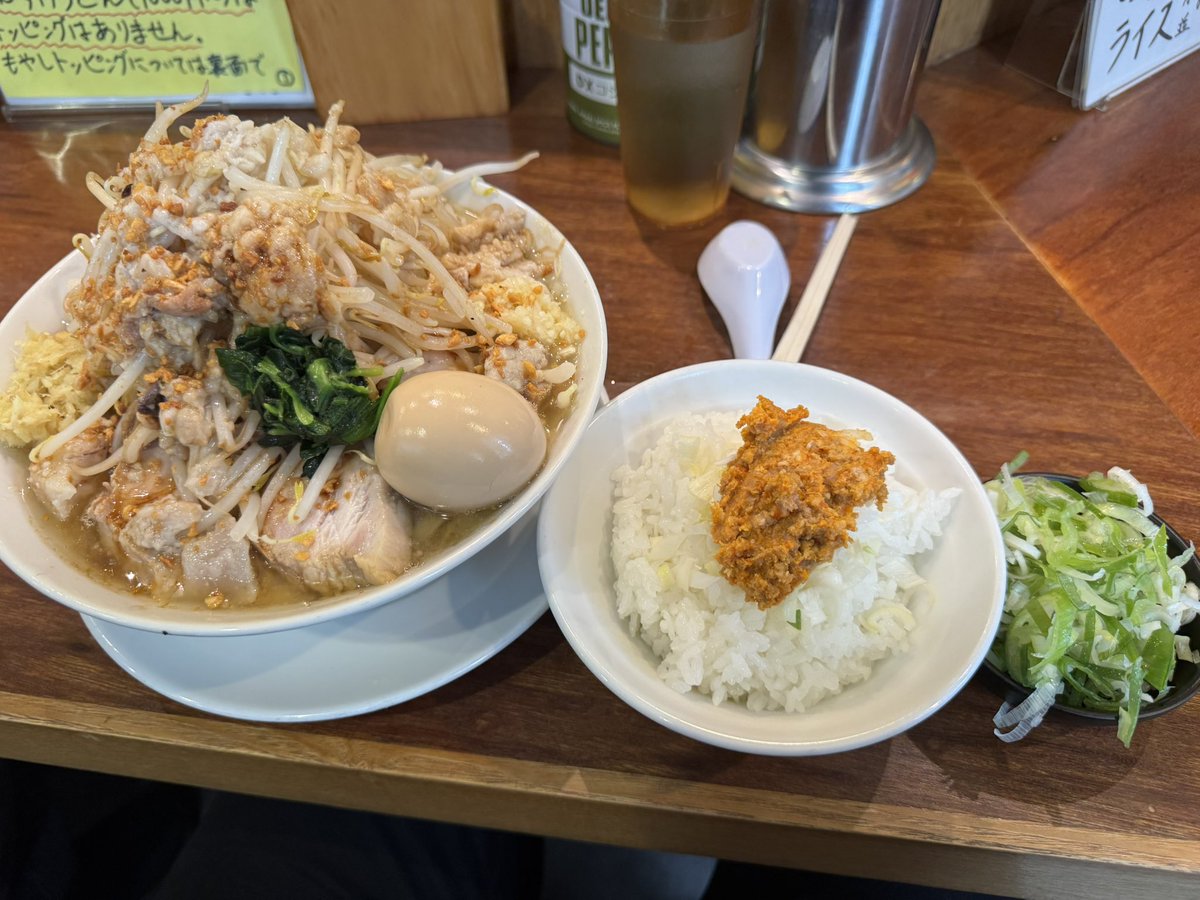 pentel555_0's tweet photo. 肉うどん　さんすけ

大人のさんすけうどん

ニンニク少なめ
ヤサイダブル
カラメダブル

久しぶりの訪問‼️🐷
モーニングサービスの時間に行ってきました‼️ネギ入れ放題だしモーニングサービスの辛味噌ごはんもサービスしていただけてめちゃコスパ◎でめちゃくちゃ美味かった‼️🐷
ごちそう‼️さま🐷 https://t.co/7hoaaMIXr6