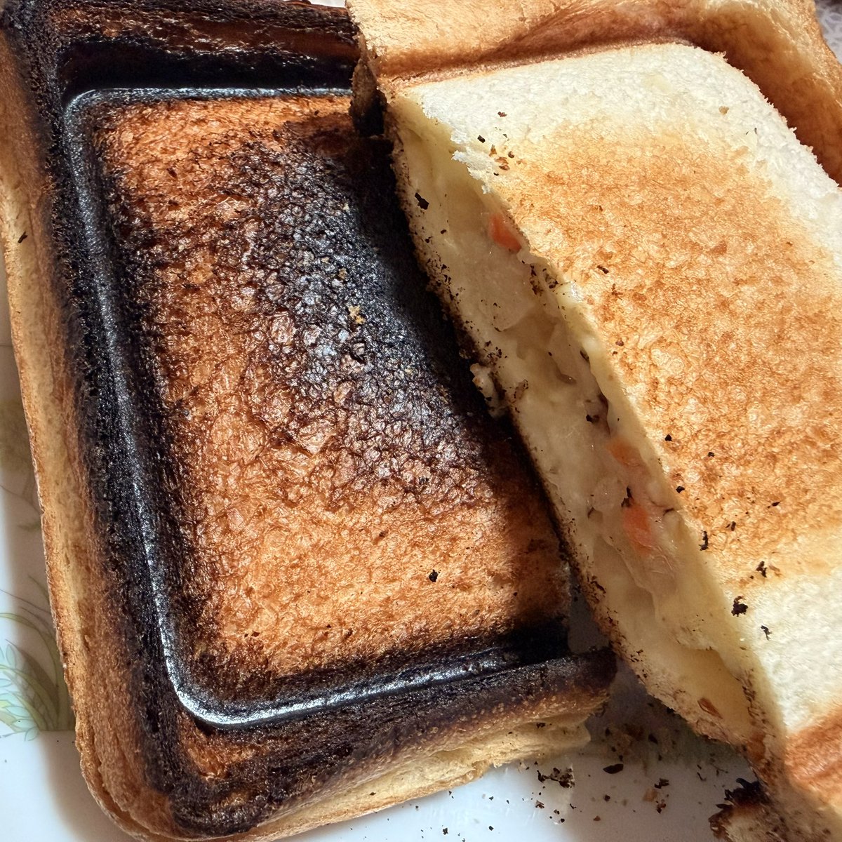k_i_s_e's tweet photo. ビビったので裏面は焼きが足りてないし無念すぎる https://t.co/0g24rVpe2r