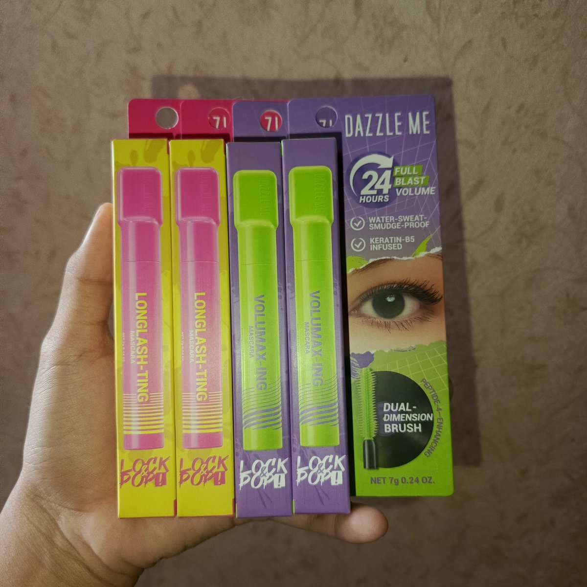 iuwacth's tweet photo. ✨Dazzle Me serba 26k✨
• setting spray dewy fix hijau/ijo
• maskara volumaxing hijau/ijo
• mascara longlasthing ping

semua exp 2029
harga 💰26k (sudah incl adm syopi) 
100% ori proof di bawah https://t.co/BYfV7Cbe0g