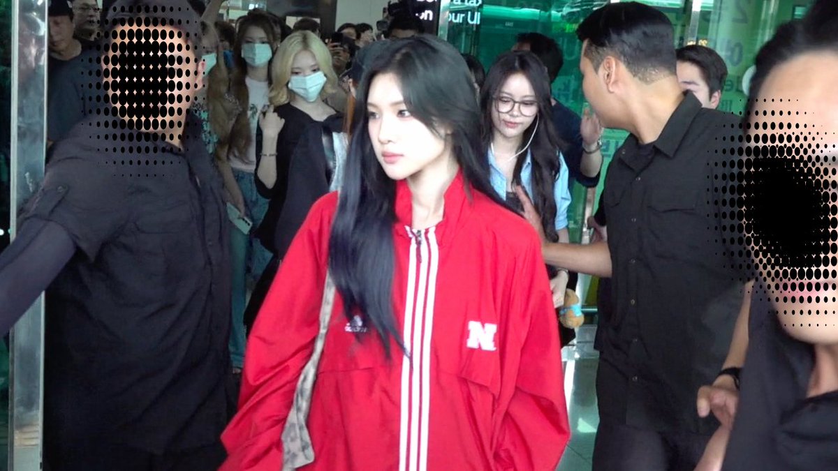 footsalboy's tweet photo. 하츠투하츠 Hearts2Hearts 김포국제공항 입국 FANCAM 

https://t.co/9KUmHzibCM 출처 @YouTube https://t.co/qS0V4Aa8LT
