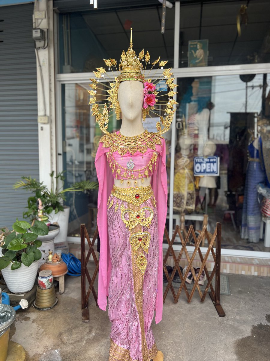 kanchiakchon's tweet photo. ต้อนรับ เดือนแห่ง วันภาษาไทย “ชุดนางปทุมวดี” ชุดของทางร้านมีทั้งชุดเด็กและชุดผู้ใหญ่สามารถปรับเปลี่ยนสีและแบบได้ค่ะ ￼￼￼￼

#ร้านเช่าชุดกรรเจียกจอน #ไทรน้อย #นนทบุรี

🕙 เวลาทำการ 12.00-20.00 น.
💬 ติดต่อ-นัดหมาย
👉👉 Line id : pilaishop888

#วันภาษาไทย #วันสุนทรภู่ #นางปทุมวดี https://t.co/fuYUPsNTw2
