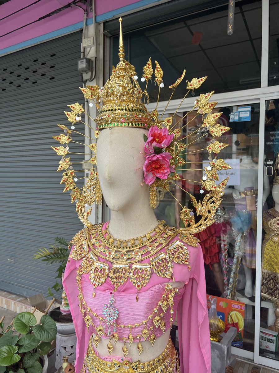kanchiakchon's tweet photo. ต้อนรับ เดือนแห่ง วันภาษาไทย “ชุดนางปทุมวดี” ชุดของทางร้านมีทั้งชุดเด็กและชุดผู้ใหญ่สามารถปรับเปลี่ยนสีและแบบได้ค่ะ ￼￼￼￼

#ร้านเช่าชุดกรรเจียกจอน #ไทรน้อย #นนทบุรี

🕙 เวลาทำการ 12.00-20.00 น.
💬 ติดต่อ-นัดหมาย
👉👉 Line id : pilaishop888

#วันภาษาไทย #วันสุนทรภู่ #นางปทุมวดี https://t.co/fuYUPsNTw2