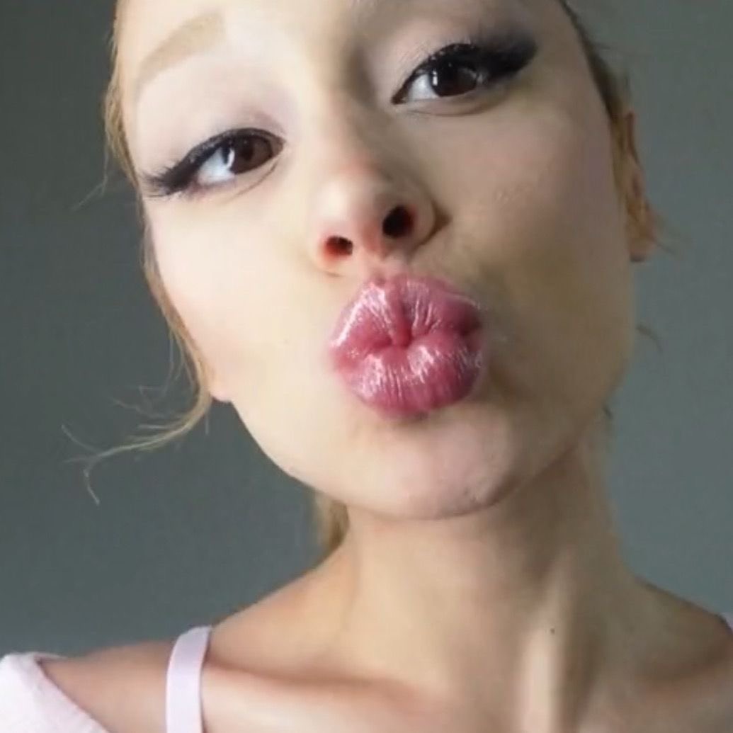 itsosadly's tweet photo. kissy https://t.co/ibI9FfsbdG