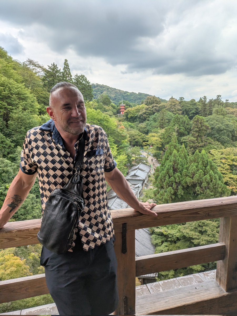 JLB_jpofficial's tweet photo. ジェロム・レ・バンナin清水寺🛕

「アンディ・フグとマイク・ベルナルドと一緒にここに来たのが懐かしい」と語りました

K-1番長なら清水の舞台から飛び降りても大丈夫かも😂 https://t.co/snS7OMB3gL