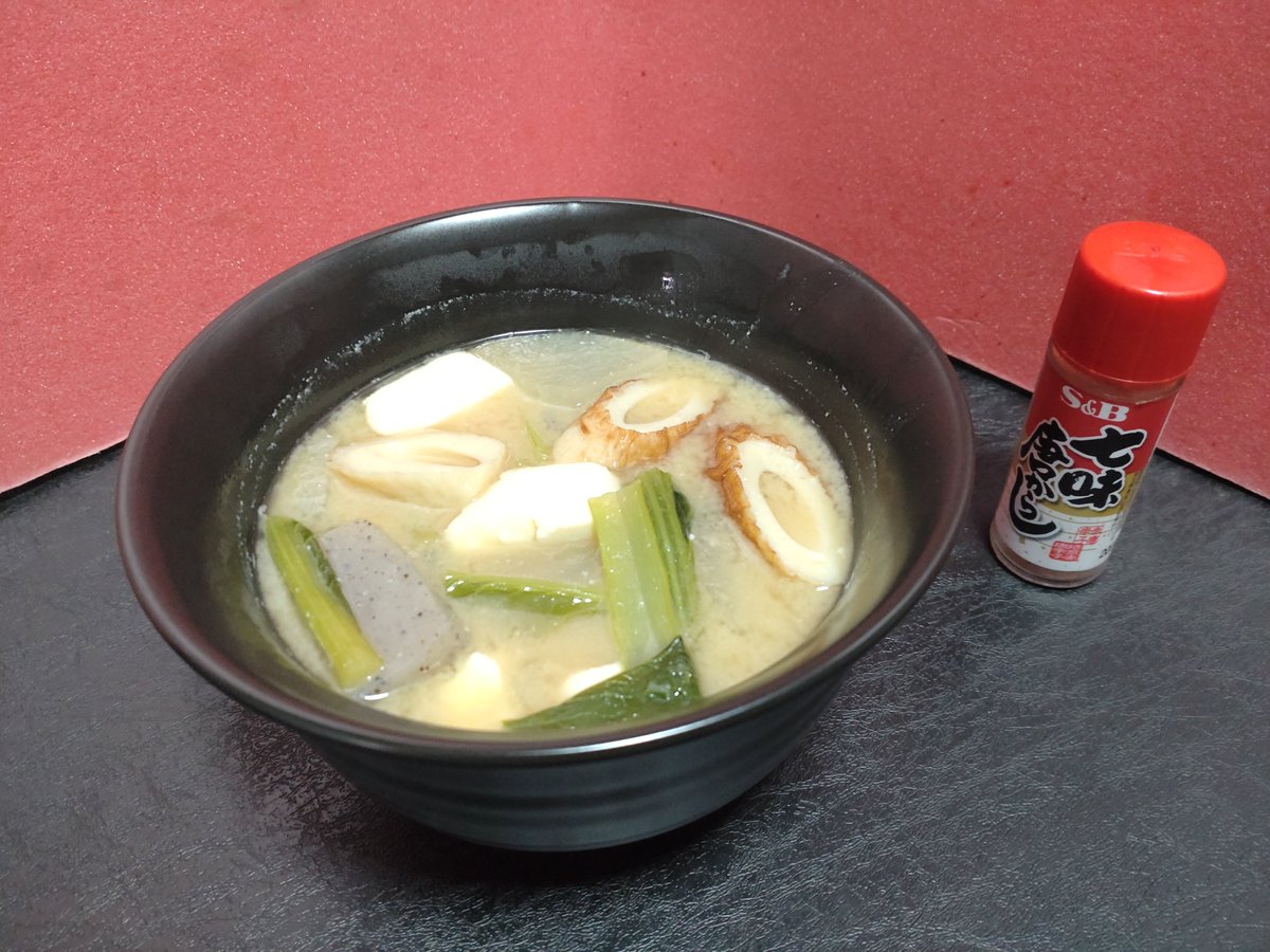 allthetimebeer's tweet photo. #お昼ごはん
#食べる味噌汁
的な…
昨晩の暴飲暴食を反省し、今朝も朝食は抜き、お昼も炭水化物を抜くのです
大根、小松菜、こんにゃく、豆腐、ちくわ…入ってないですよね🤔
市販の出汁入り味噌で煮ただけ
こんなんで十分満足出来る自分も、また真実♨️ https://t.co/bRTcKolqkq